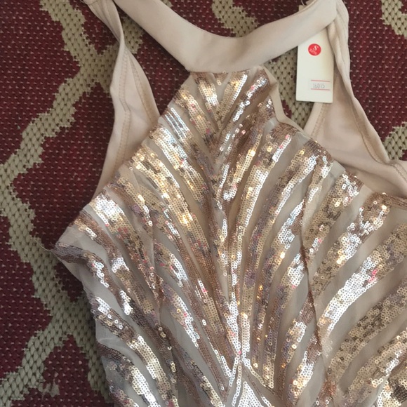 A mini gold dress - Picture 1 of 1